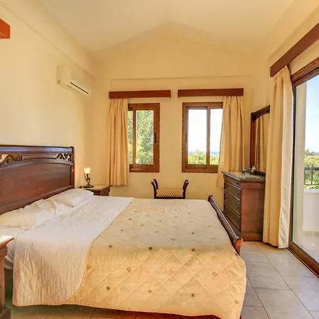 Irini Villa Polis
